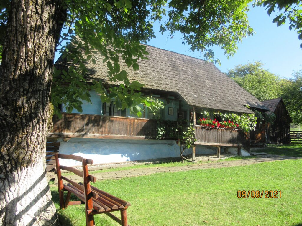 „Azért vagyunk a világon, hogy valahol otthon legyünk benne” –	Farkaslakai emlék – 	Tamási Áron nyomában-