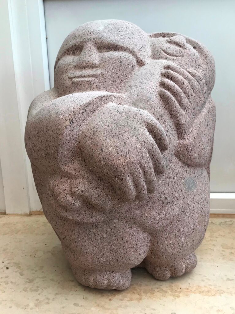 Kőbe vésett „manók”Szentendrén