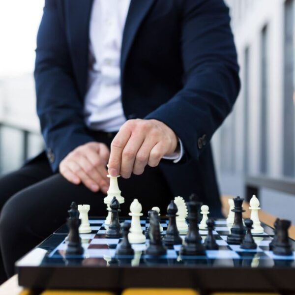 „A háborúban az igazság hal meg először”  –Arisztotelész