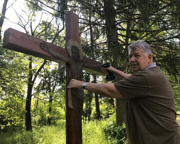 A pléhkrisztusok megmentéséért