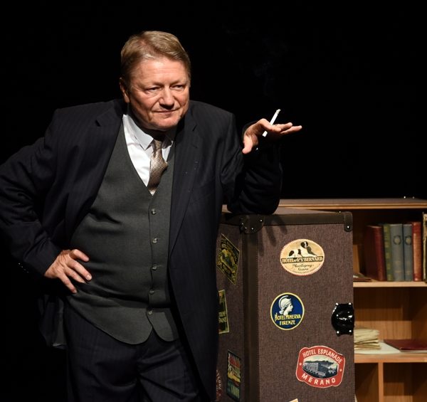 Amikor bekopog a történelem…