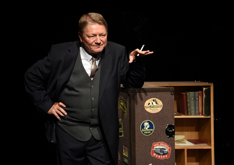 Amikor bekopog a történelem…